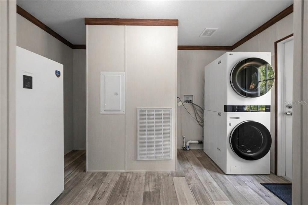 For Sale: $249,999 (3 beds, 2 baths, 1484 Square Feet)