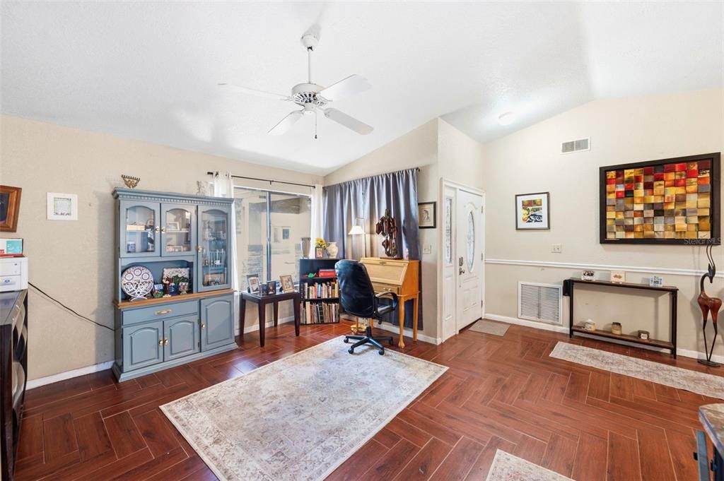 На продажу: $373,000 (3 спален, 2 ванн, 1588 Квадратных фут)