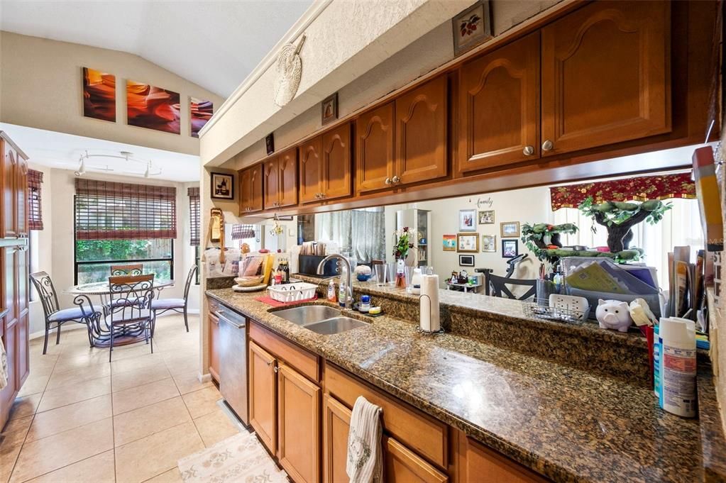На продажу: $373,000 (3 спален, 2 ванн, 1588 Квадратных фут)