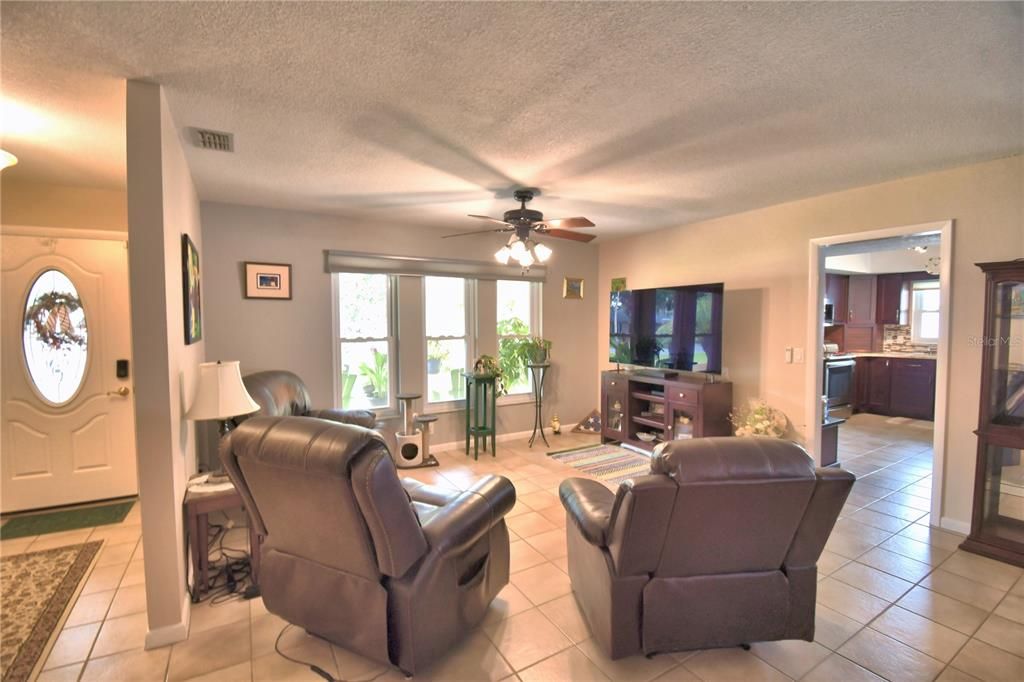 For Sale: $419,900 (3 beds, 2 baths, 1914 Square Feet)