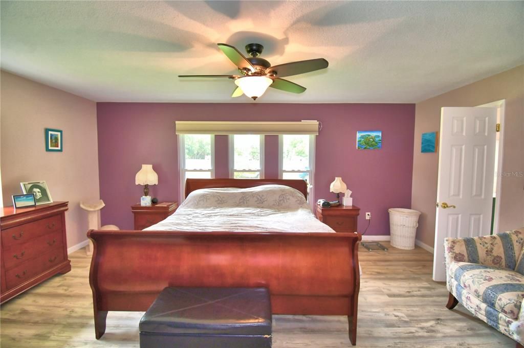 For Sale: $419,900 (3 beds, 2 baths, 1914 Square Feet)