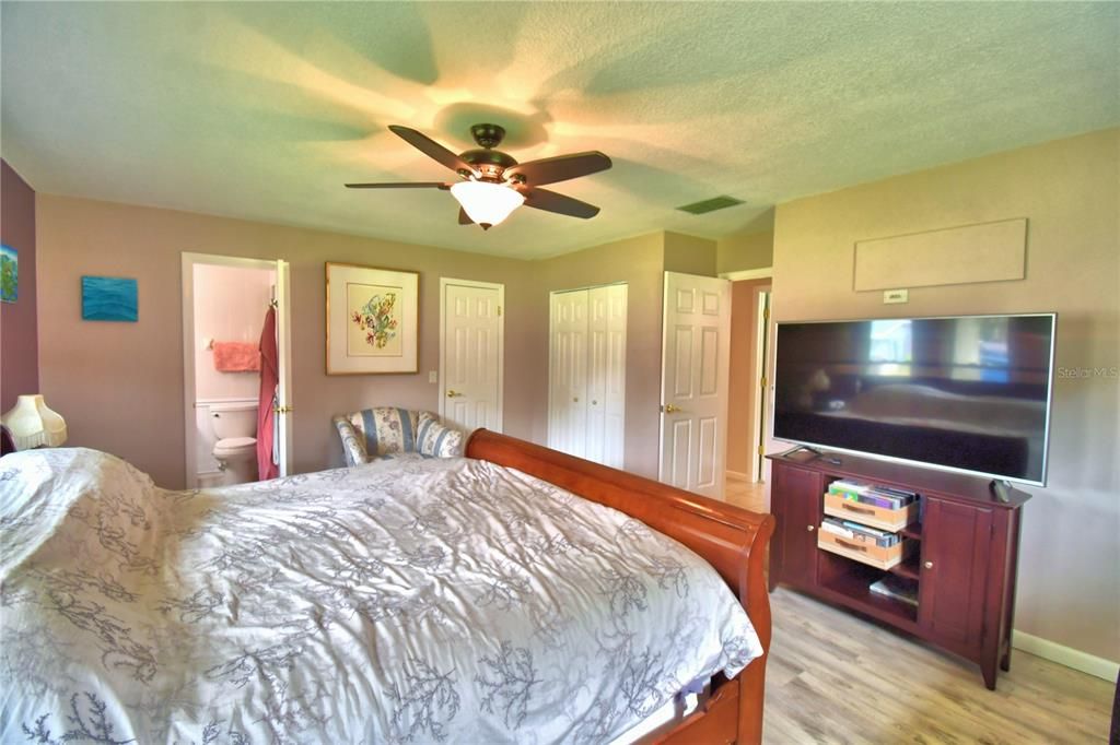 For Sale: $419,900 (3 beds, 2 baths, 1914 Square Feet)