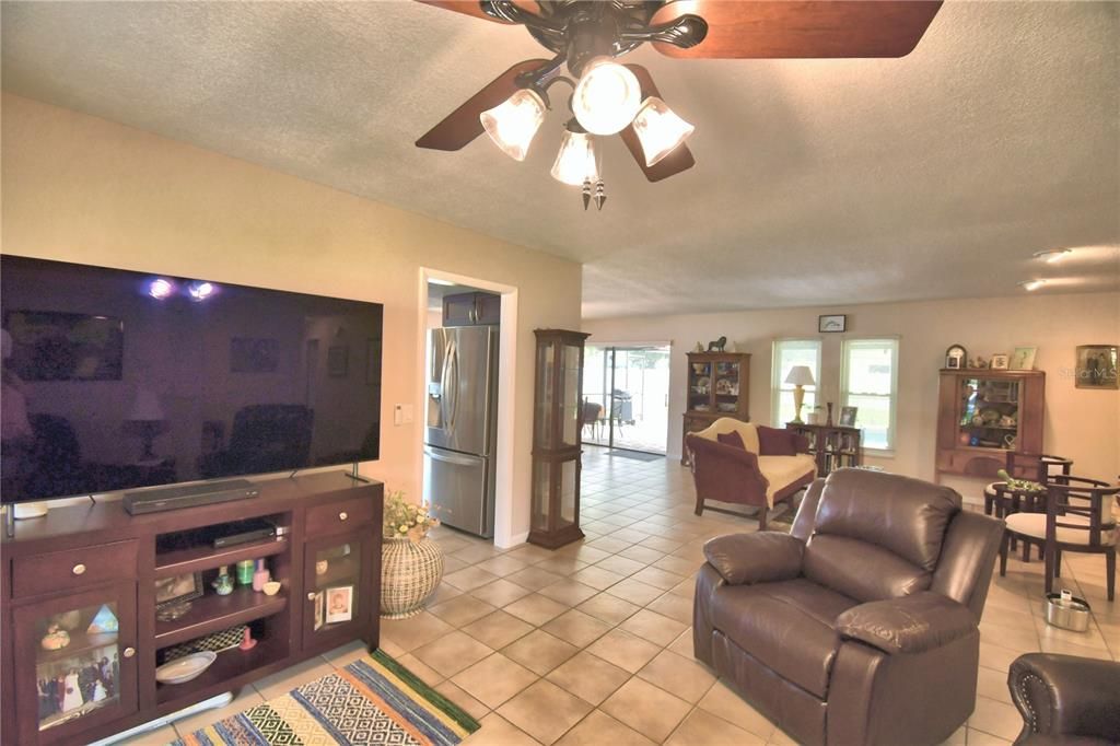 For Sale: $419,900 (3 beds, 2 baths, 1914 Square Feet)