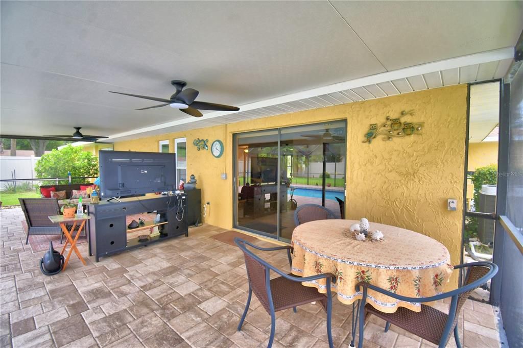 For Sale: $419,900 (3 beds, 2 baths, 1914 Square Feet)