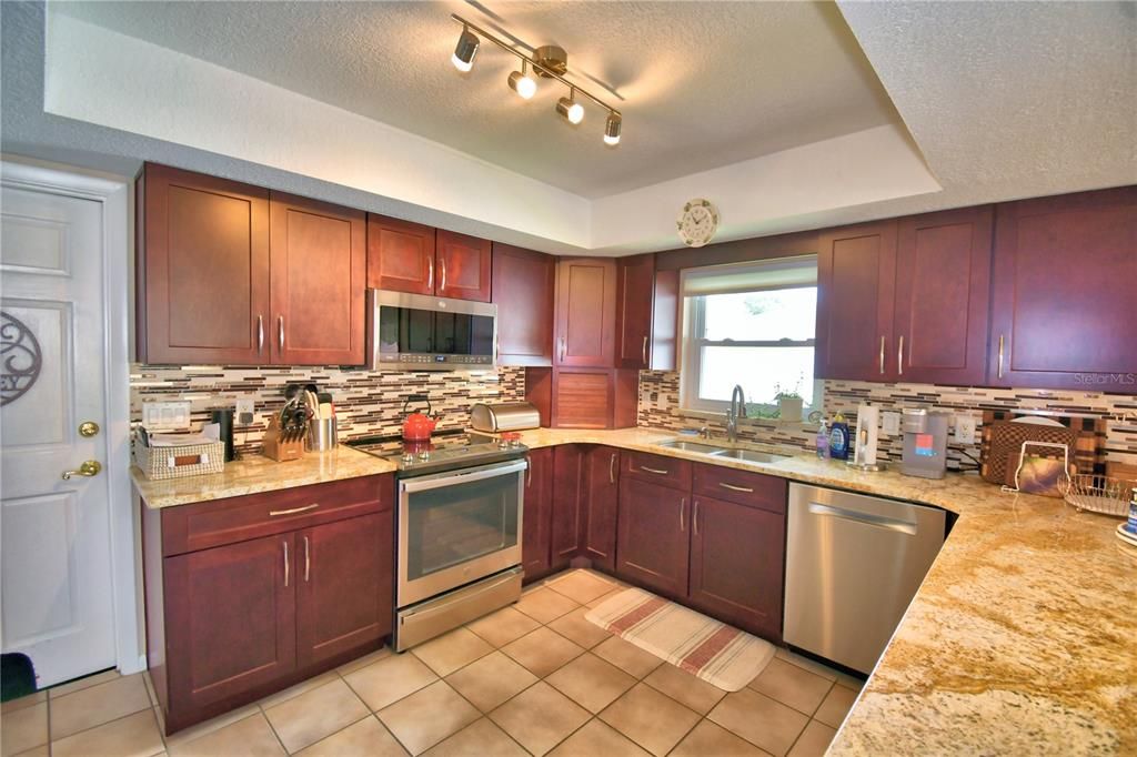 For Sale: $419,900 (3 beds, 2 baths, 1914 Square Feet)