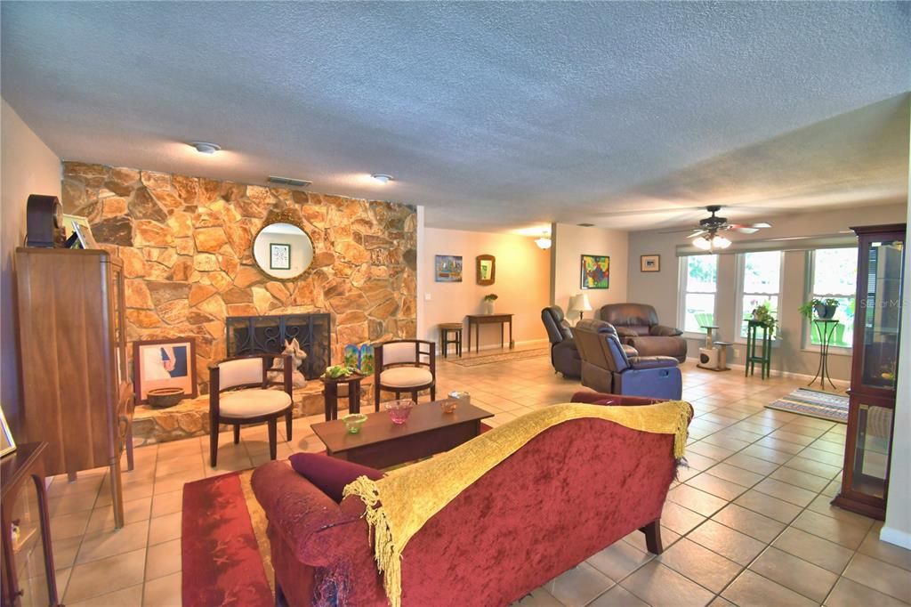 For Sale: $419,900 (3 beds, 2 baths, 1914 Square Feet)
