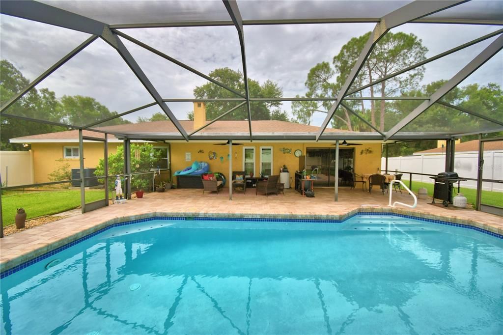 For Sale: $419,900 (3 beds, 2 baths, 1914 Square Feet)