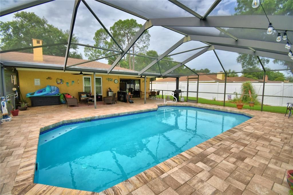 For Sale: $419,900 (3 beds, 2 baths, 1914 Square Feet)