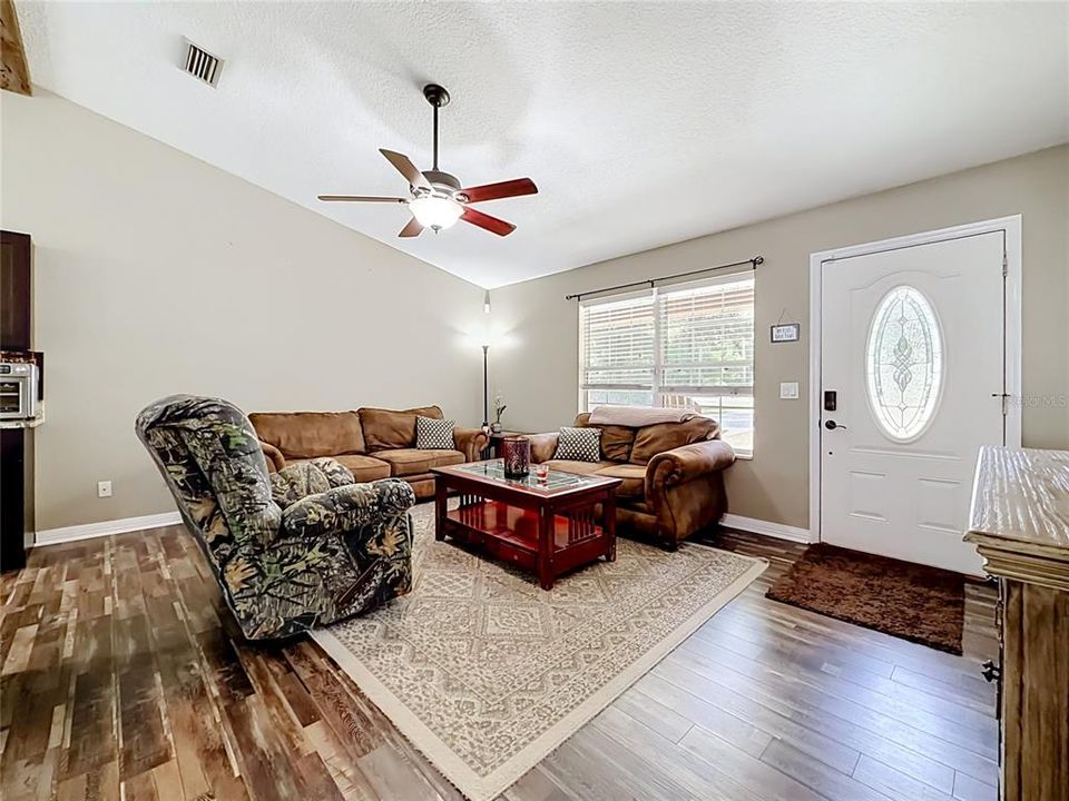 For Sale: $390,000 (3 beds, 2 baths, 1120 Square Feet)