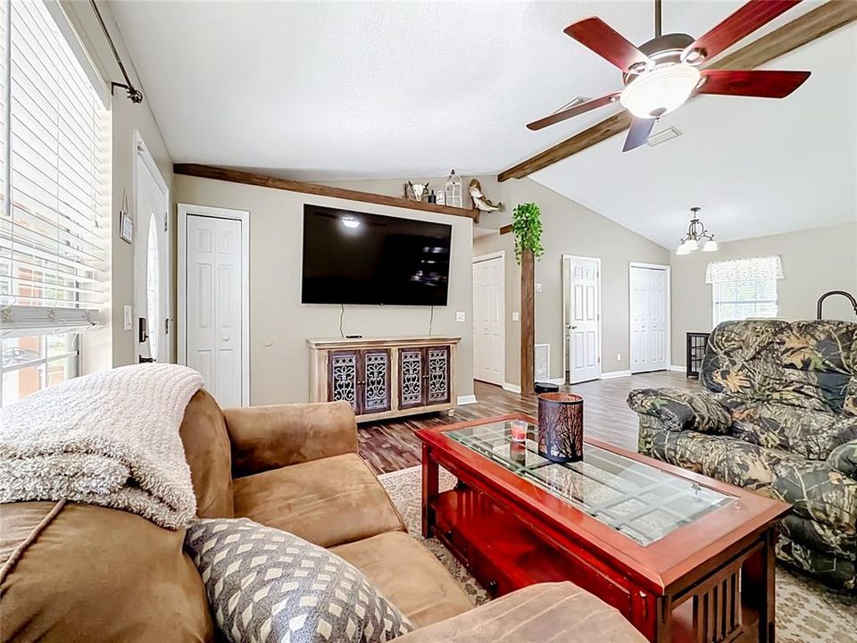 For Sale: $390,000 (3 beds, 2 baths, 1120 Square Feet)