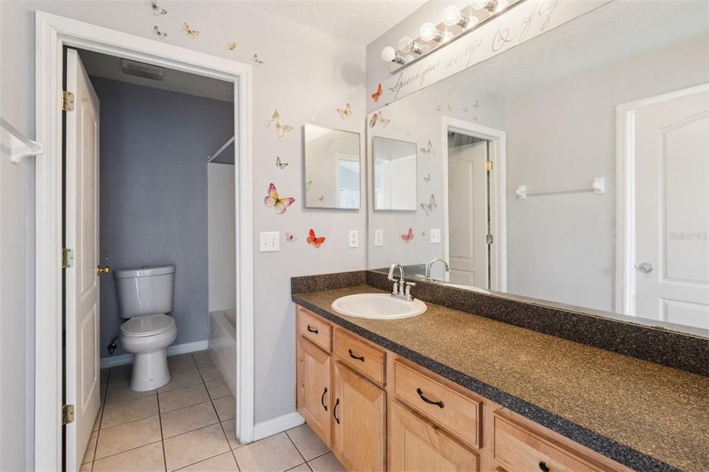 En Venta: $400,000 (5 camas, 4 baños, 2410 Pies cuadrados)