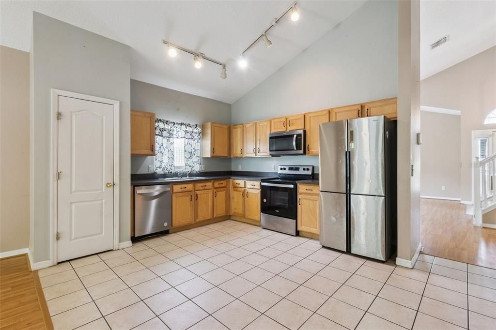 En Venta: $400,000 (5 camas, 4 baños, 2410 Pies cuadrados)