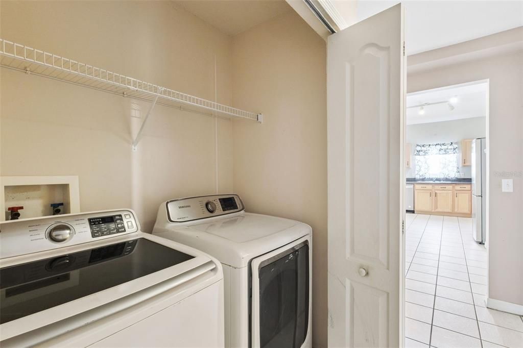 En Venta: $400,000 (5 camas, 4 baños, 2410 Pies cuadrados)