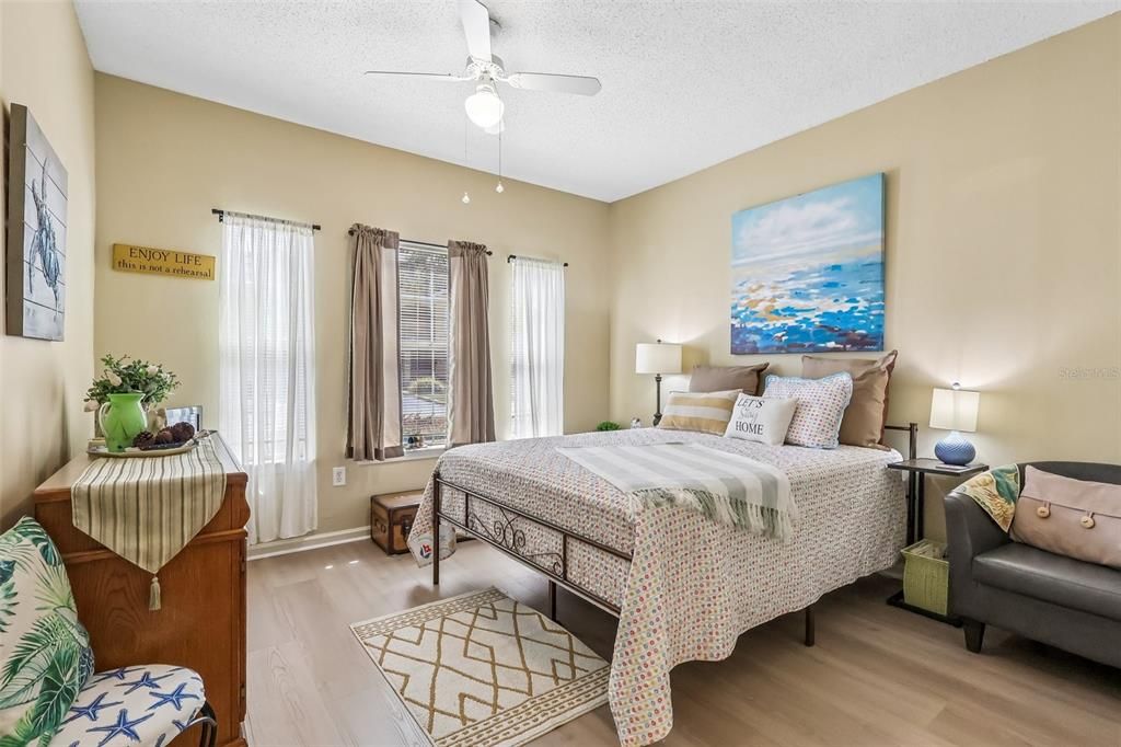 En Venta: $254,900 (3 camas, 2 baños, 1344 Pies cuadrados)