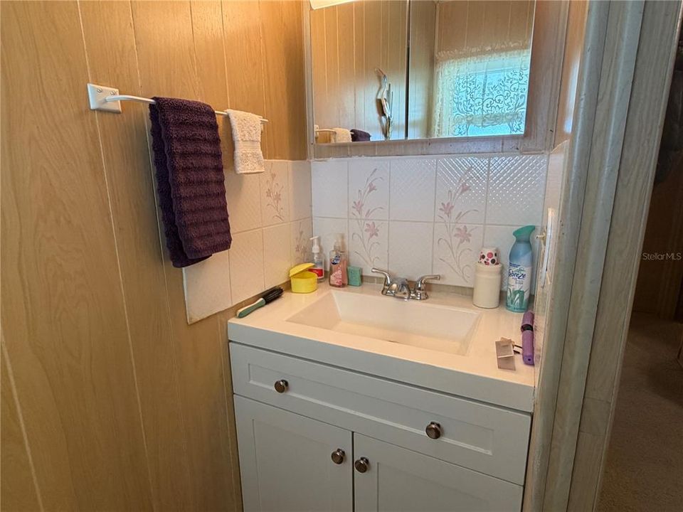 For Sale: $126,600 (2 beds, 1 baths, 960 Square Feet)