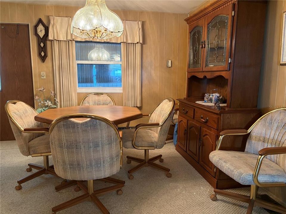 For Sale: $126,600 (2 beds, 1 baths, 960 Square Feet)