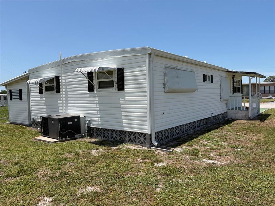 For Sale: $126,600 (2 beds, 1 baths, 960 Square Feet)