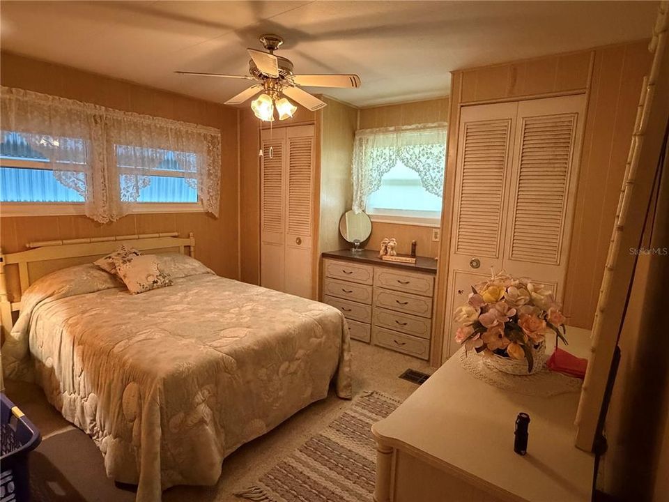 For Sale: $126,600 (2 beds, 1 baths, 960 Square Feet)