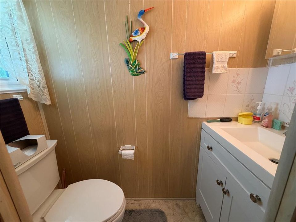 For Sale: $126,600 (2 beds, 1 baths, 960 Square Feet)