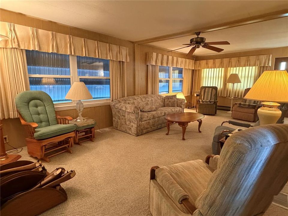 For Sale: $126,600 (2 beds, 1 baths, 960 Square Feet)