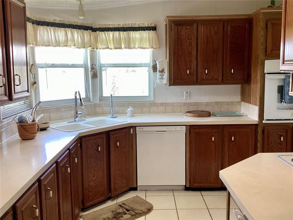 На продажу: $189,900 (2 спален, 2 ванн, 1485 Квадратных фут)