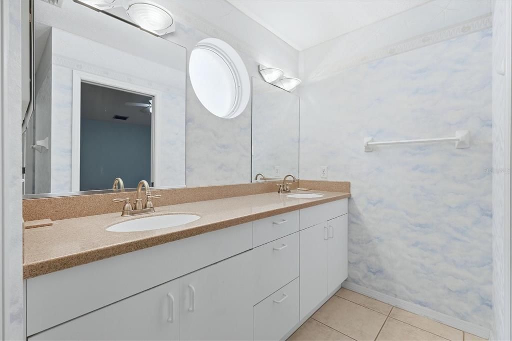 На продажу: $459,000 (3 спален, 2 ванн, 1882 Квадратных фут)