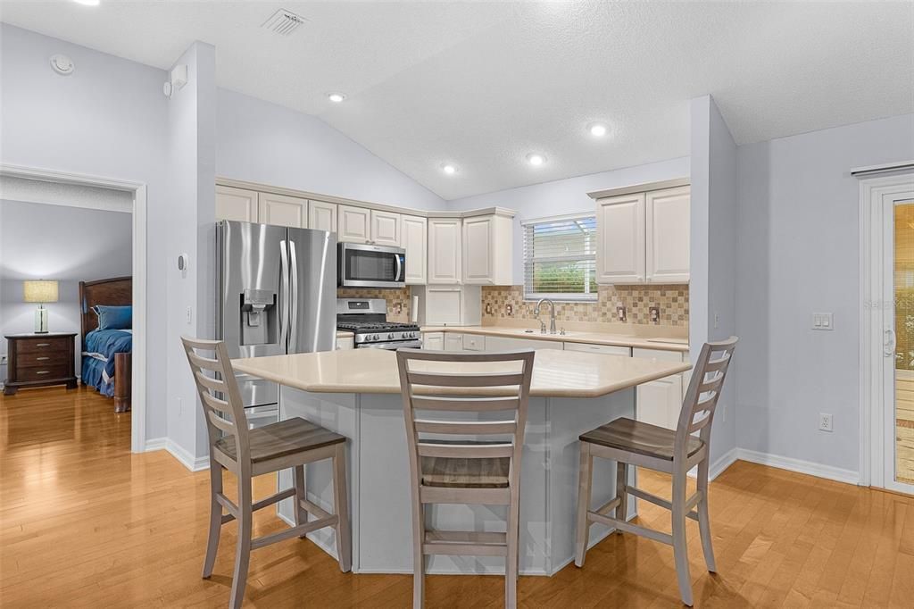 For Sale: $373,000 (3 beds, 2 baths, 1392 Square Feet)