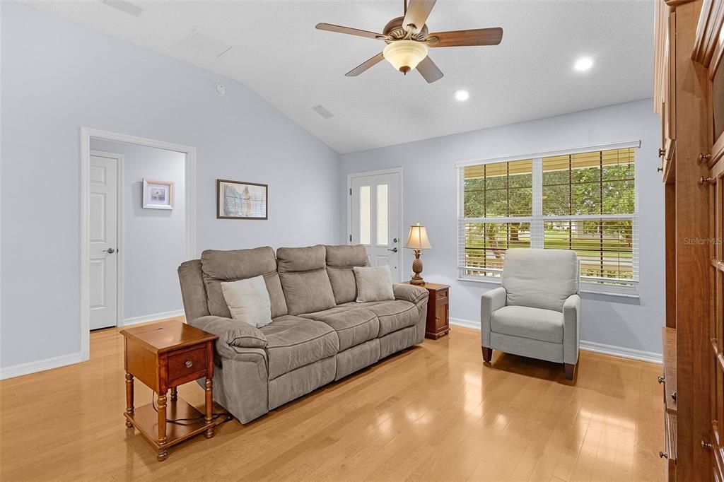 For Sale: $373,000 (3 beds, 2 baths, 1392 Square Feet)