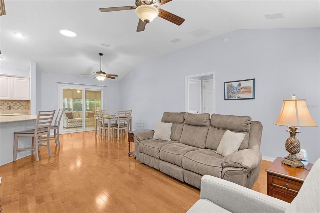 For Sale: $373,000 (3 beds, 2 baths, 1392 Square Feet)