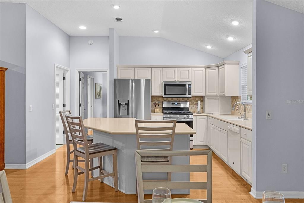 For Sale: $373,000 (3 beds, 2 baths, 1392 Square Feet)