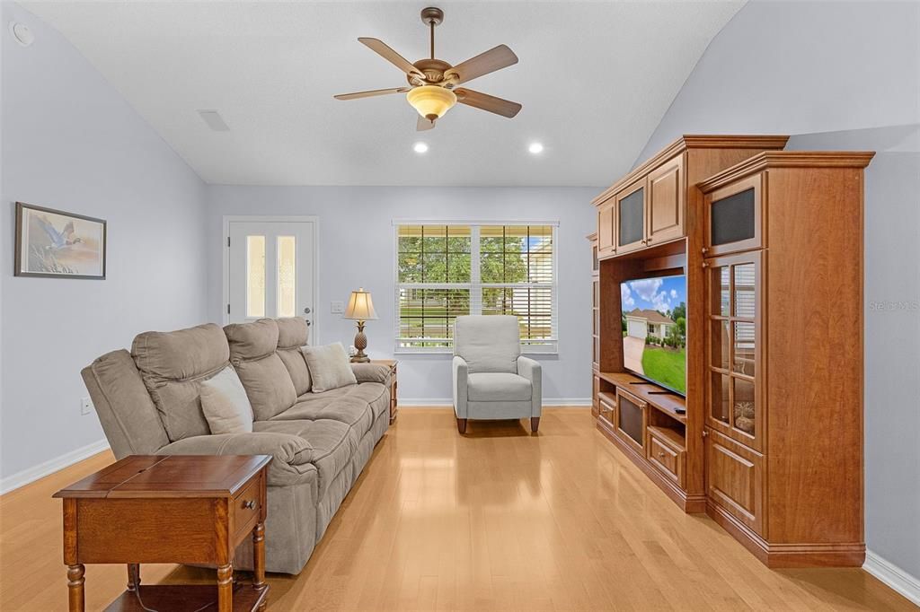 For Sale: $373,000 (3 beds, 2 baths, 1392 Square Feet)