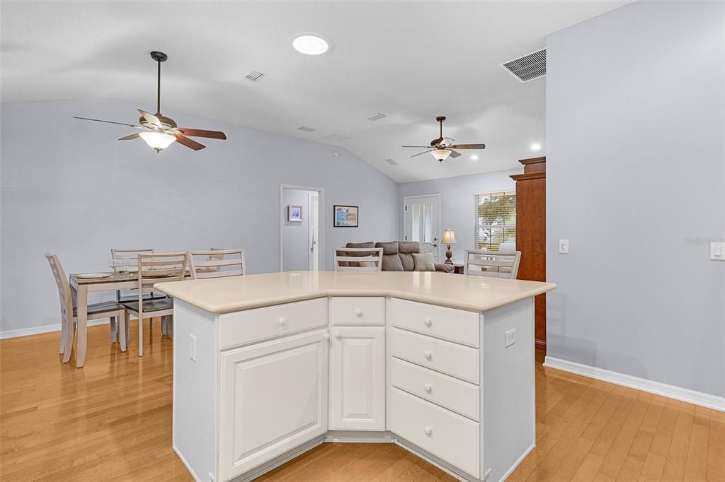 For Sale: $373,000 (3 beds, 2 baths, 1392 Square Feet)