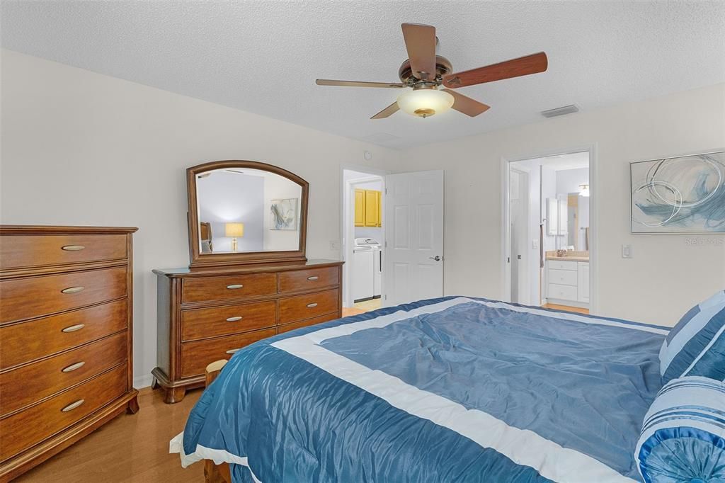 For Sale: $373,000 (3 beds, 2 baths, 1392 Square Feet)