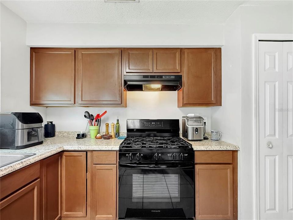 En Venta: $330,000 (4 camas, 2 baños, 1467 Pies cuadrados)