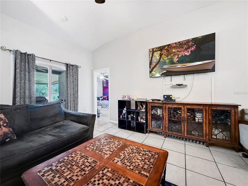 En Venta: $330,000 (4 camas, 2 baños, 1467 Pies cuadrados)