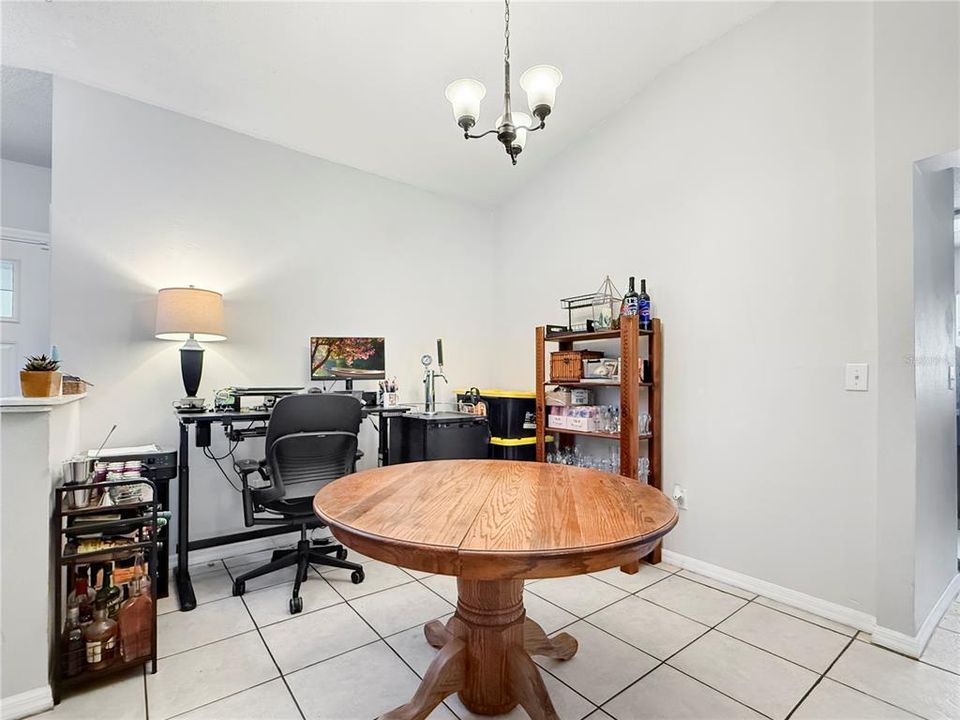 En Venta: $330,000 (4 camas, 2 baños, 1467 Pies cuadrados)