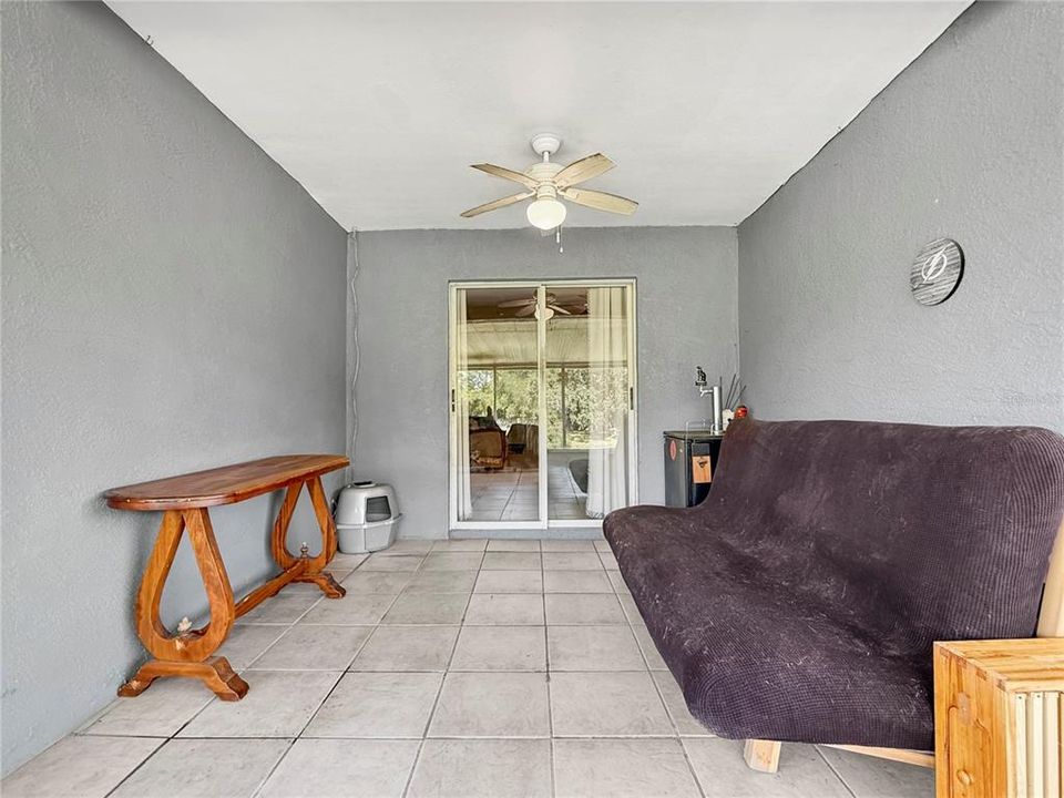 En Venta: $330,000 (4 camas, 2 baños, 1467 Pies cuadrados)