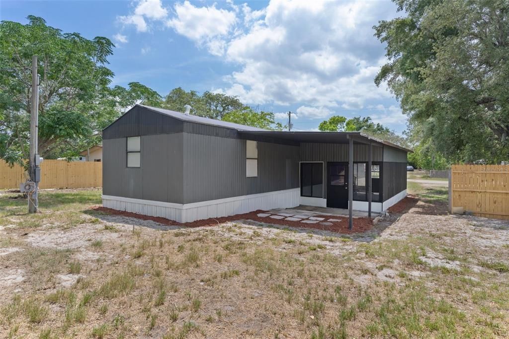 For Rent: $1,499 (3 beds, 2 baths, 938 Square Feet)