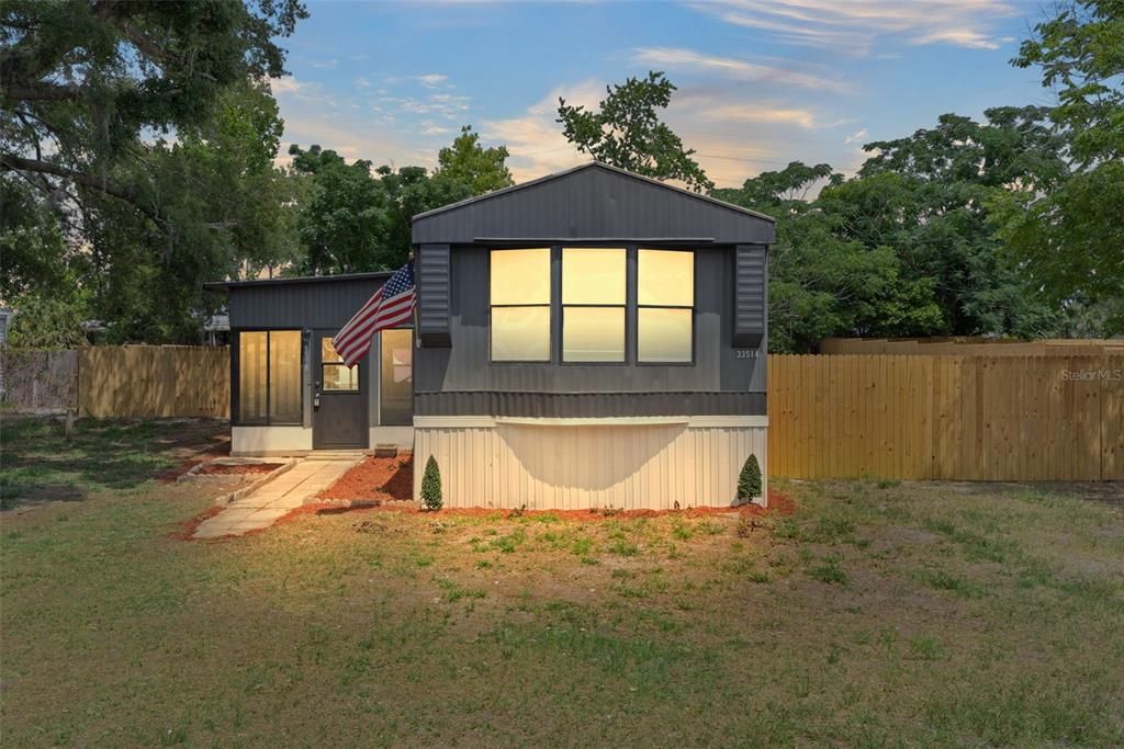 For Rent: $1,499 (3 beds, 2 baths, 938 Square Feet)