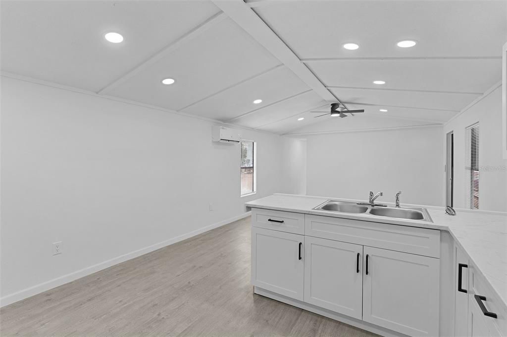 For Rent: $1,499 (3 beds, 2 baths, 938 Square Feet)