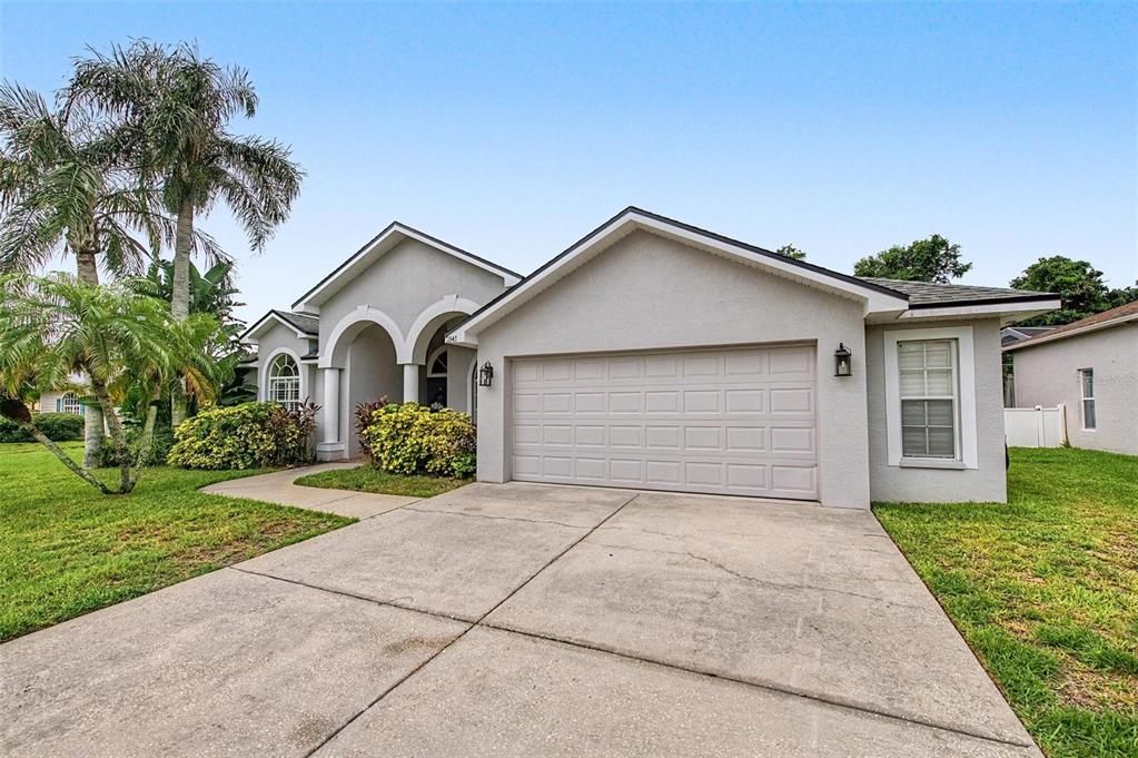 Activo con contrato: $665,000 (4 camas, 3 baños, 2886 Pies cuadrados)