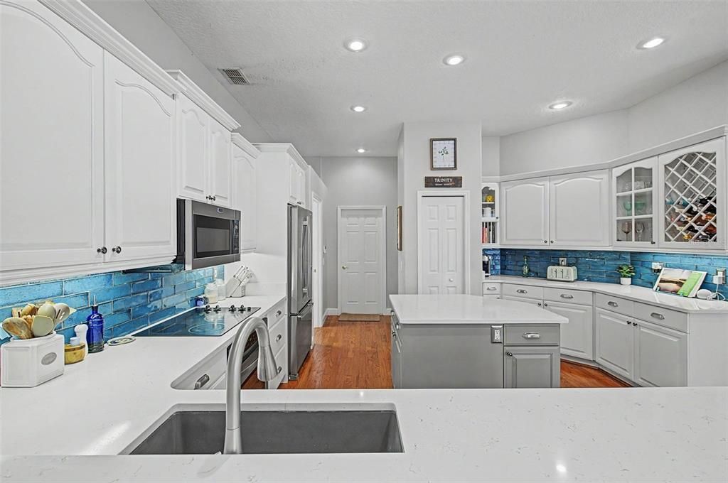Activo con contrato: $665,000 (4 camas, 3 baños, 2886 Pies cuadrados)