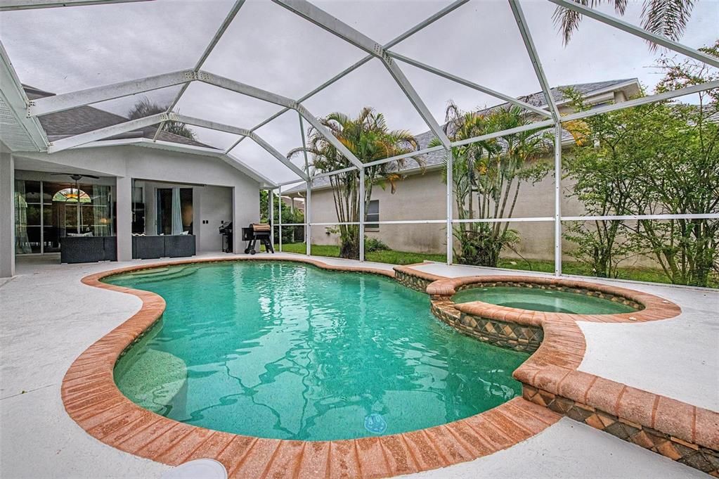 Activo con contrato: $665,000 (4 camas, 3 baños, 2886 Pies cuadrados)