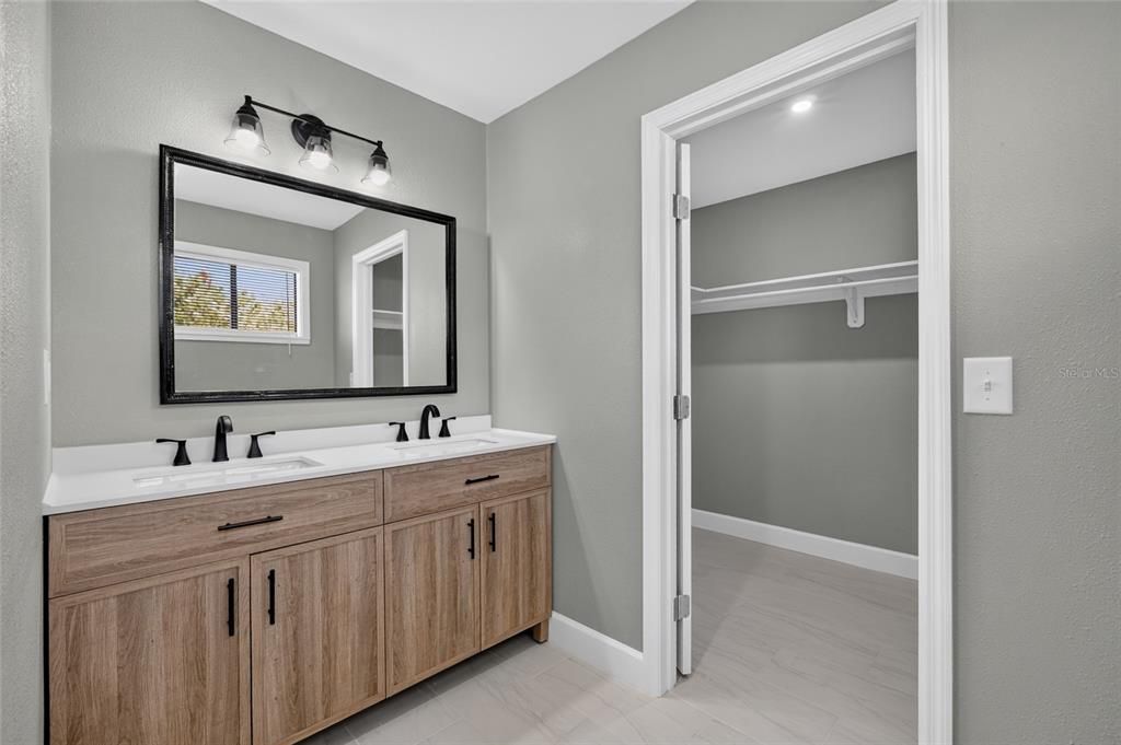 For Sale: $449,900 (5 beds, 3 baths, 2864 Square Feet)