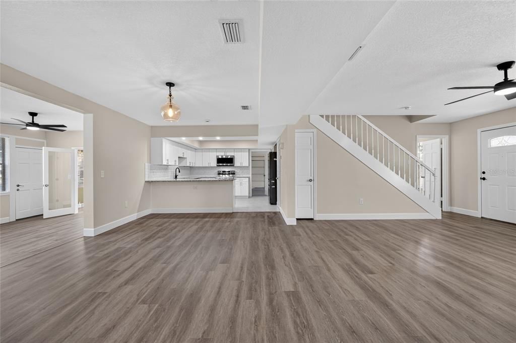 For Sale: $449,900 (5 beds, 3 baths, 2864 Square Feet)