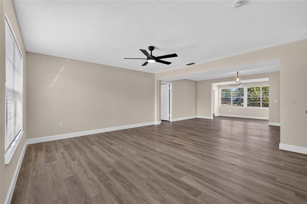 For Sale: $449,900 (5 beds, 3 baths, 2864 Square Feet)