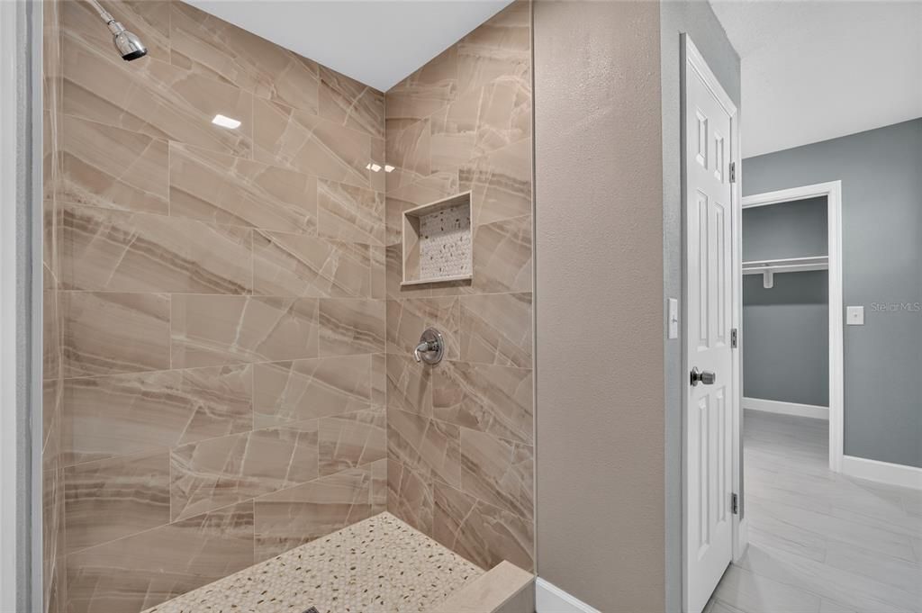 For Sale: $449,900 (5 beds, 3 baths, 2864 Square Feet)
