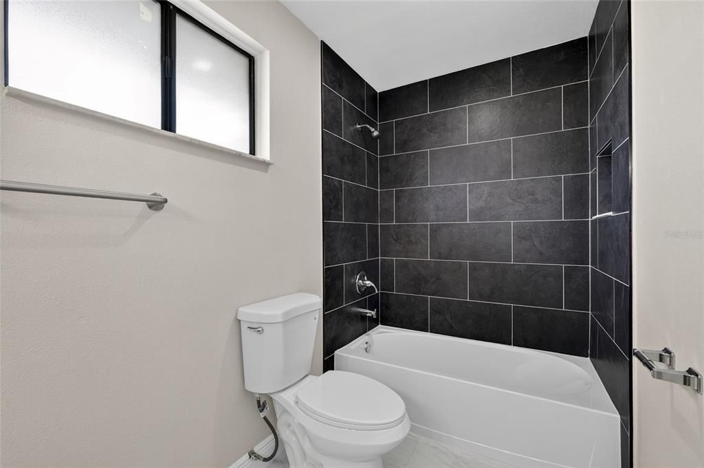 For Sale: $449,900 (5 beds, 3 baths, 2864 Square Feet)