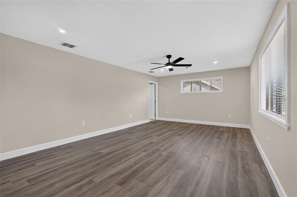 For Sale: $449,900 (5 beds, 3 baths, 2864 Square Feet)