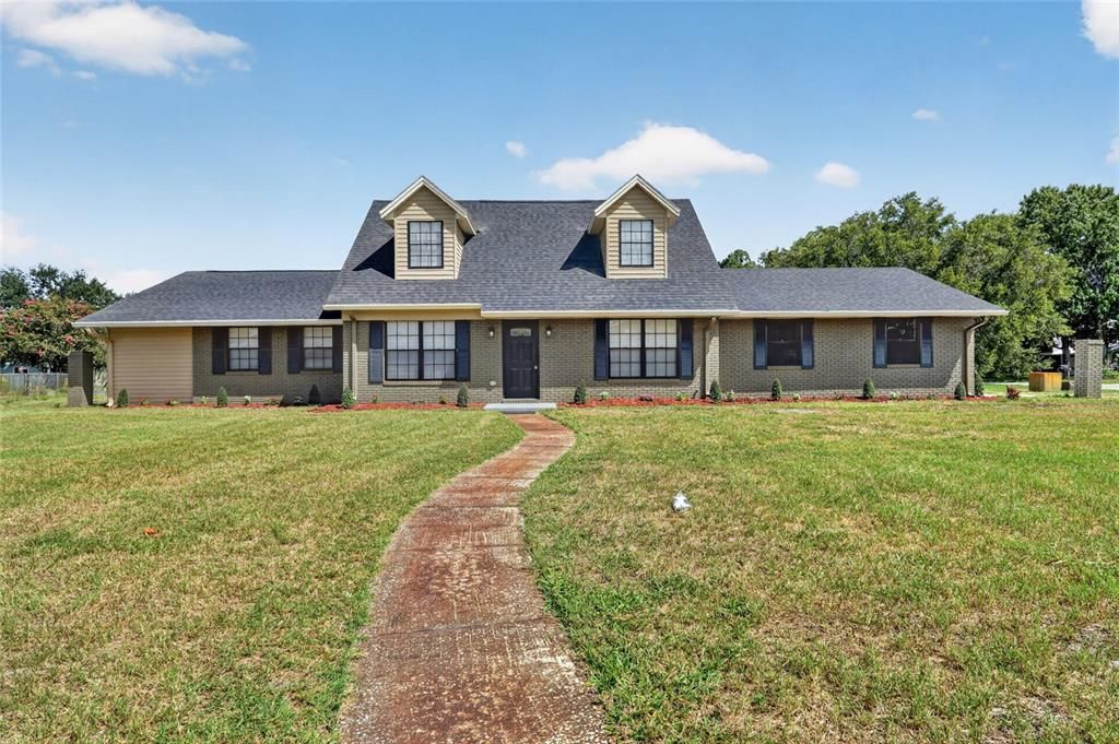 For Sale: $449,900 (5 beds, 3 baths, 2864 Square Feet)